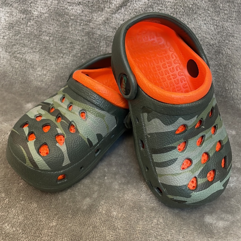 CAPELLI NEW YORK CROC CLOGS